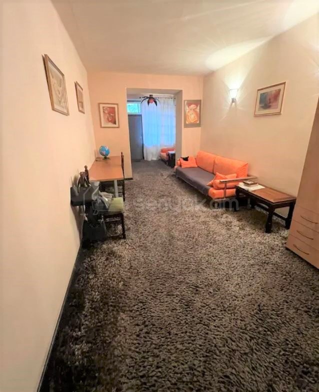 2 Սենյականոց Բնակարան Քարե Շենքում, 72քմ, 1/5 հարկ, Կապիտալ Վերանորոգված