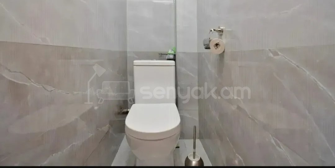 4 Սենյականոց Բնակարան Քարե Շենքում, 125քմ, 2/5 հարկ, Կապիտալ Վերանորոգված