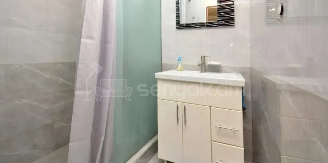 4 Սենյականոց Բնակարան Քարե Շենքում, 125քմ, 2/5 հարկ, Կապիտալ Վերանորոգված