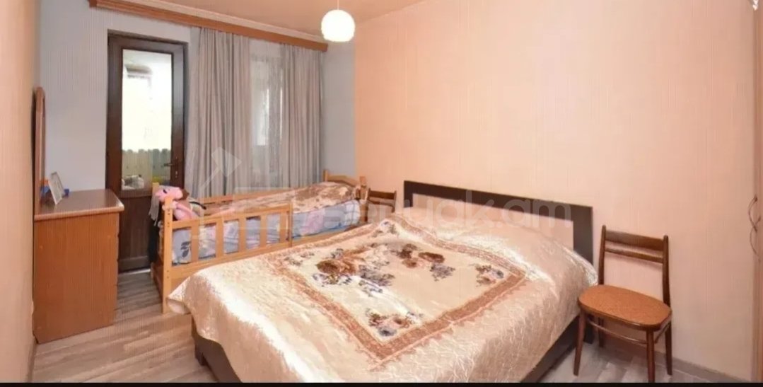 4 Սենյականոց Բնակարան Քարե Շենքում, 125քմ, 2/5 հարկ, Կապիտալ Վերանորոգված