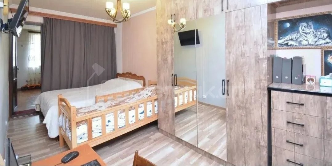 4 Սենյականոց Բնակարան Քարե Շենքում, 125քմ, 2/5 հարկ, Կապիտալ Վերանորոգված