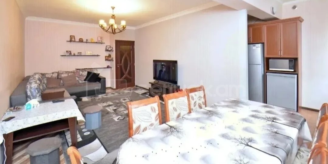 4 Սենյականոց Բնակարան Քարե Շենքում, 125քմ, 2/5 հարկ, Կապիտալ Վերանորոգված