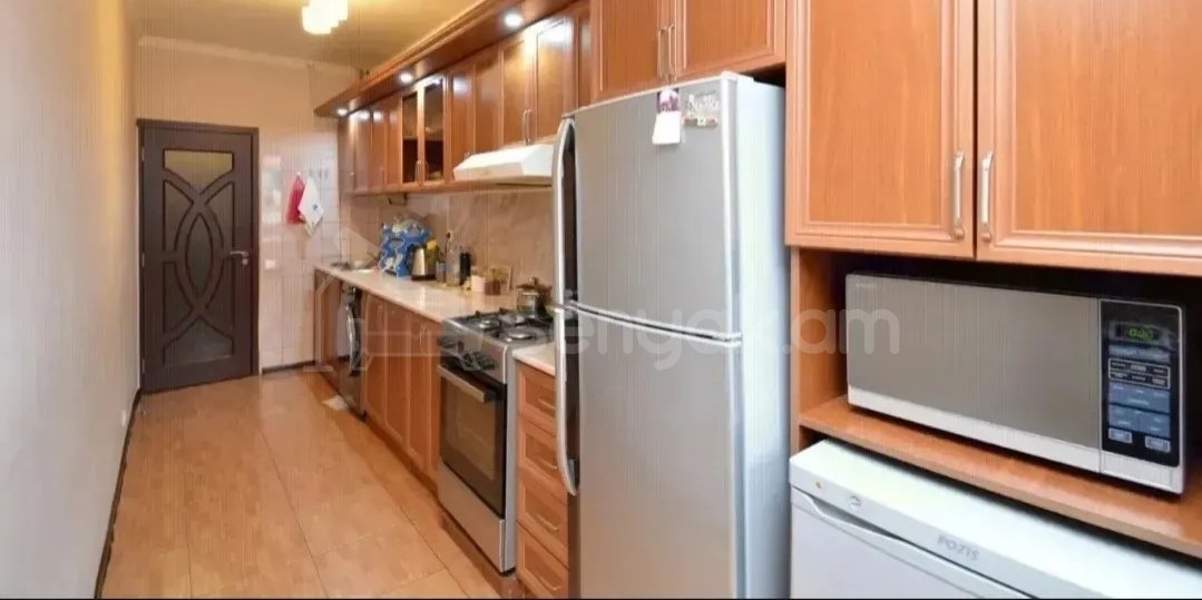 4 Սենյականոց Բնակարան Քարե Շենքում, 125քմ, 2/5 հարկ, Կապիտալ Վերանորոգված