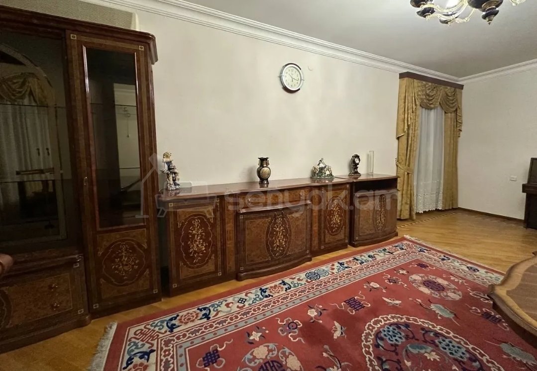 3 Սենյականոց Բնակարան Քարե Շենքում, 80քմ, 3/7 հարկ, Նորմալ Վիճակում, Կահավորված, Արևկող