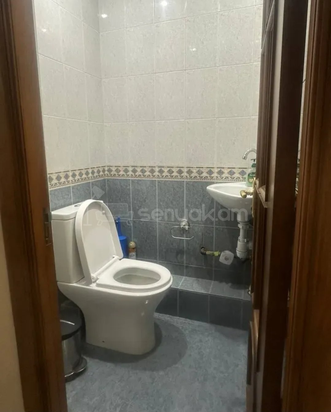 3 Սենյականոց Բնակարան Քարե Շենքում, 80քմ, 3/7 հարկ, Նորմալ Վիճակում, Կահավորված, Արևկող