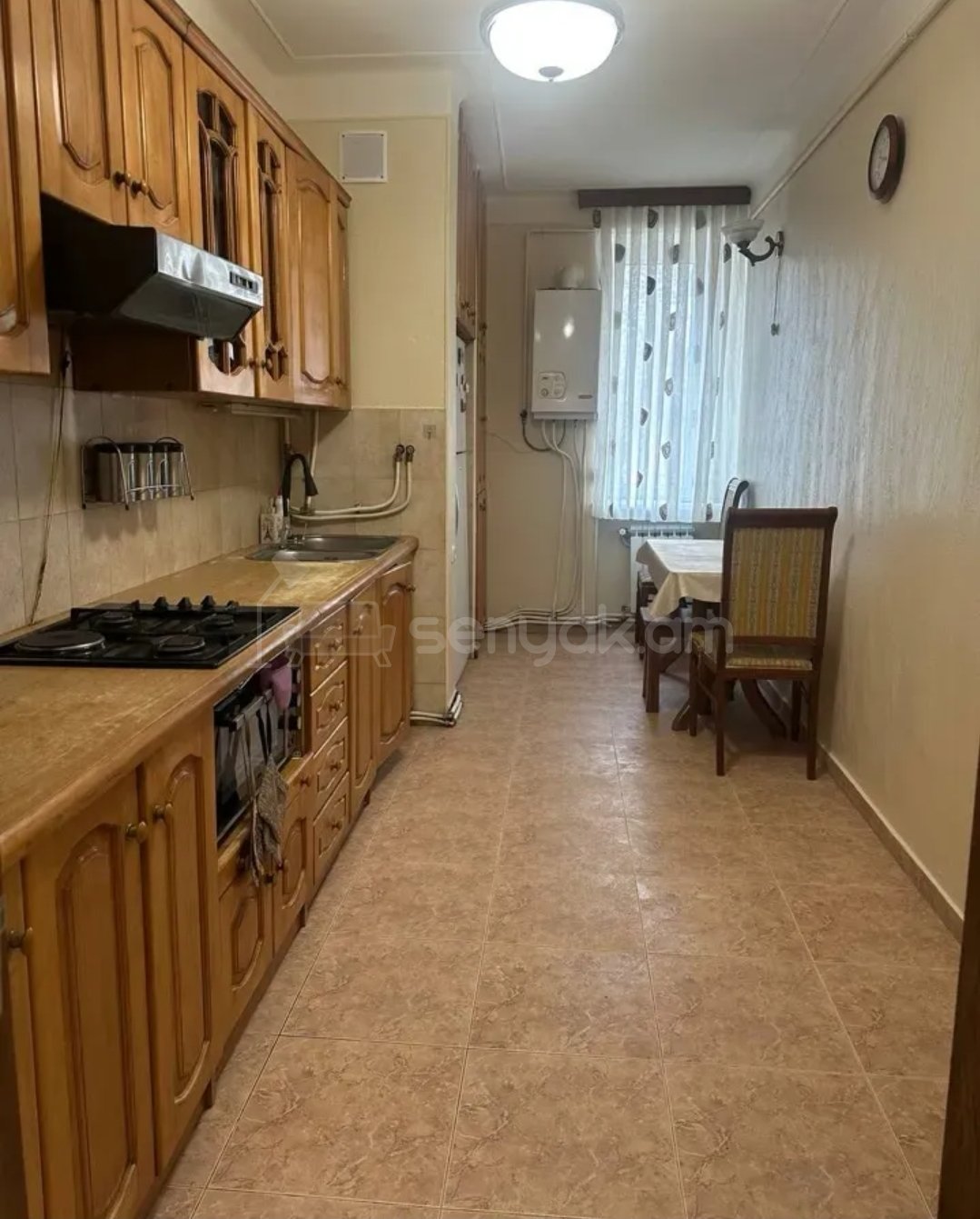 3 Սենյականոց Բնակարան Քարե Շենքում, 80քմ, 3/7 հարկ, Նորմալ Վիճակում, Կահավորված, Արևկող