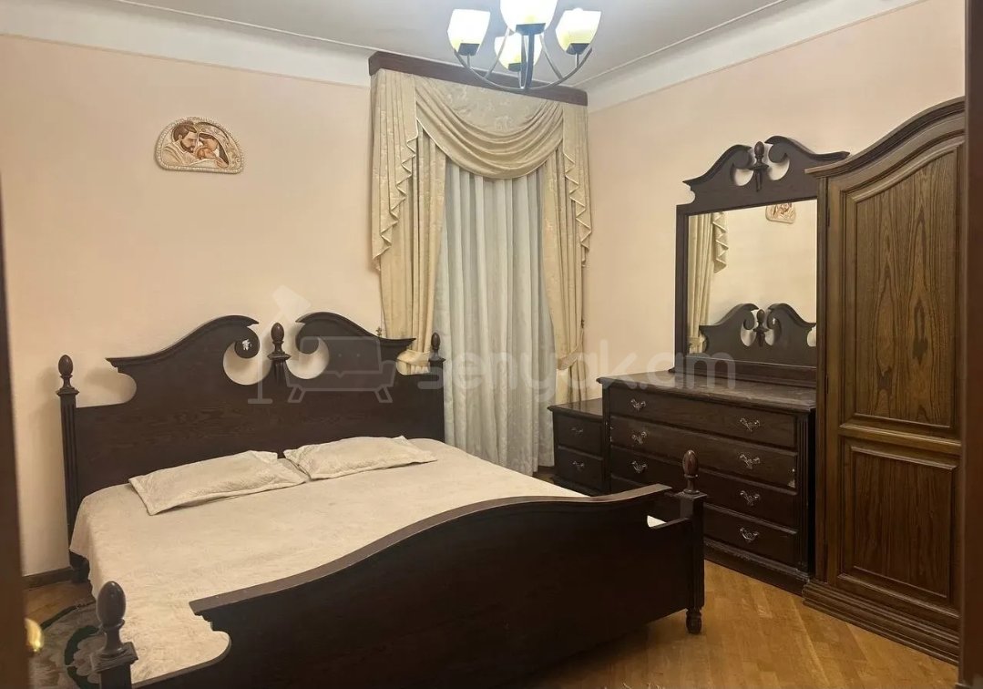 3 Սենյականոց Բնակարան Քարե Շենքում, 80քմ, 3/7 հարկ, Նորմալ Վիճակում, Կահավորված, Արևկող