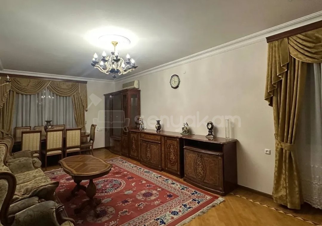 3 Սենյականոց Բնակարան Քարե Շենքում, 80քմ, 3/7 հարկ, Նորմալ Վիճակում, Կահավորված, Արևկող