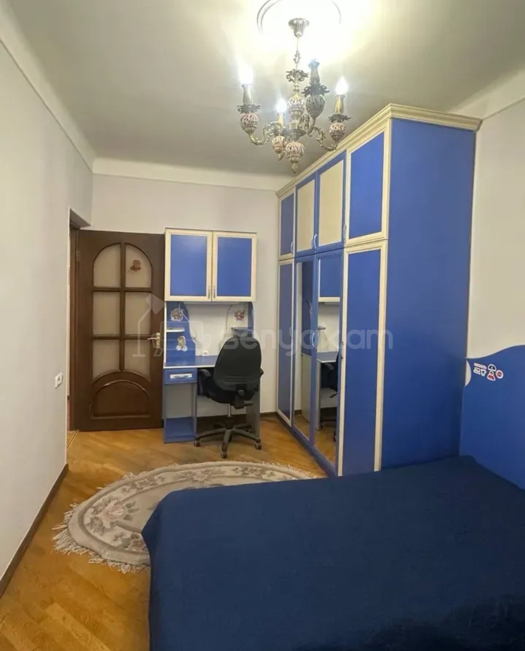 3 Սենյականոց Բնակարան Քարե Շենքում, 80քմ, 3/7 հարկ, Նորմալ Վիճակում, Կահավորված, Արևկող