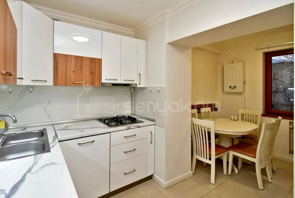 3 Սենյականոց Բնակարան Քարե Շենքում, 78քմ, 2/5 հարկ, Դիզայներական Վերանորոգված, Կահավորված