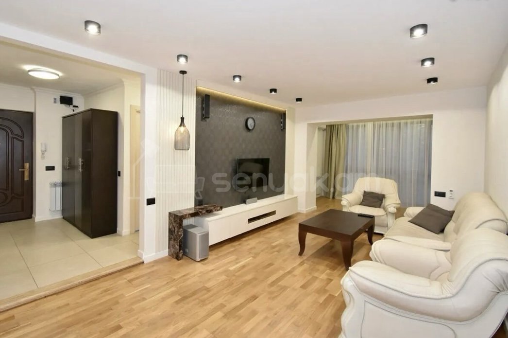 3 Սենյականոց Բնակարան Քարե Շենքում, 78քմ, 2/5 հարկ, Դիզայներական Վերանորոգված, Կահավորված