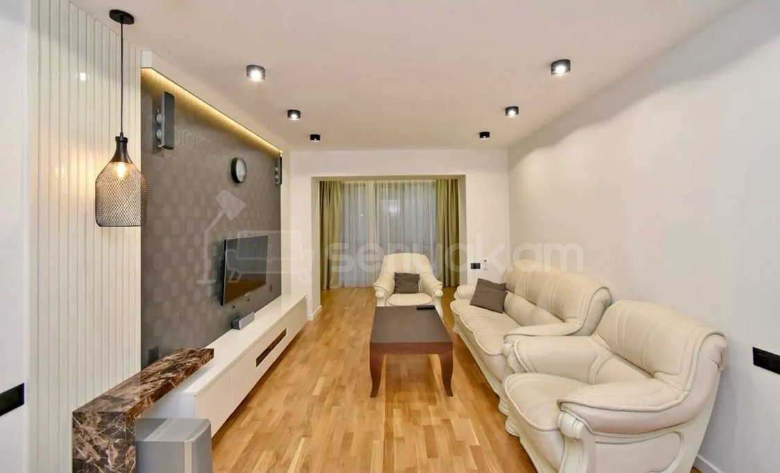 3 Սենյականոց Բնակարան Քարե Շենքում, 78քմ, 2/5 հարկ, Դիզայներական Վերանորոգված, Կահավորված