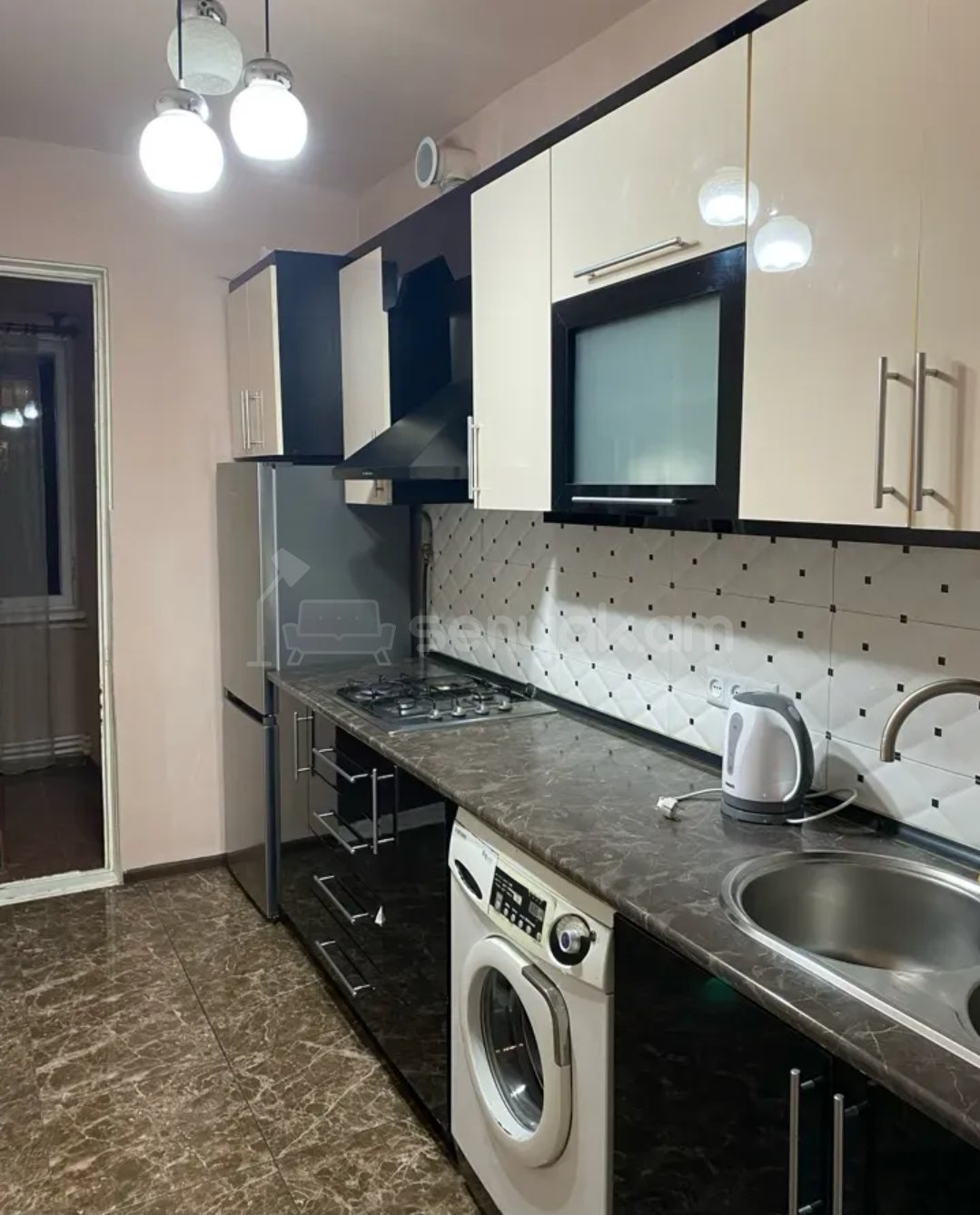 4 Սենյականոց Բնակարան, 90քմ, 4/9 հարկ, Նորմալ Վիճակում