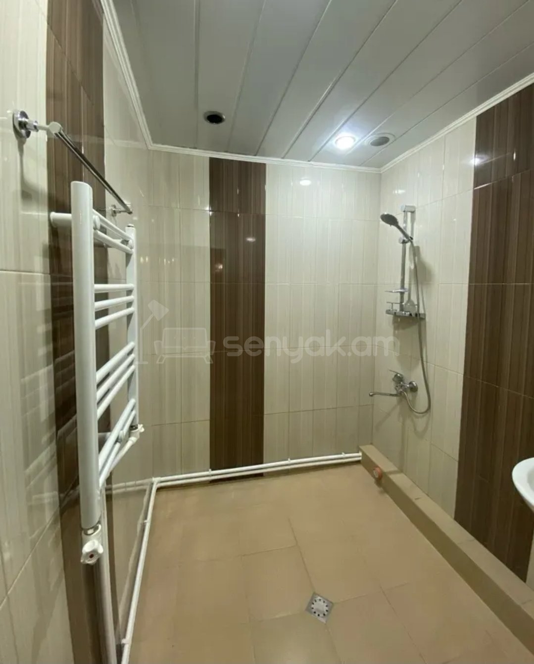 4 Սենյականոց Բնակարան, 90քմ, 4/9 հարկ, Նորմալ Վիճակում