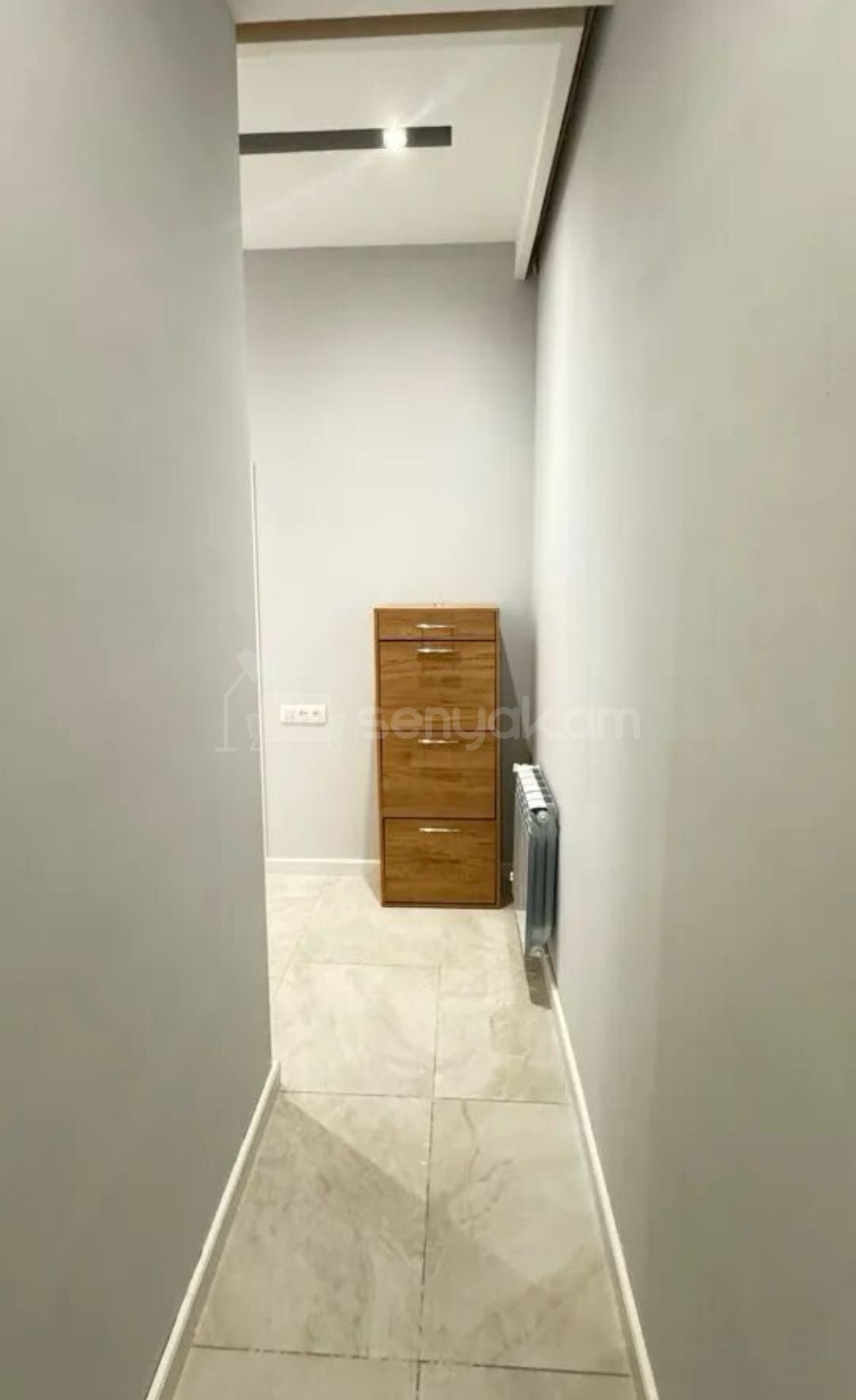 4 Սենյականոց Բնակարան Քարե Շենքում, 90քմ, 3/4 հարկ, Դիզայներական Վերանորոգված, Կահավորված