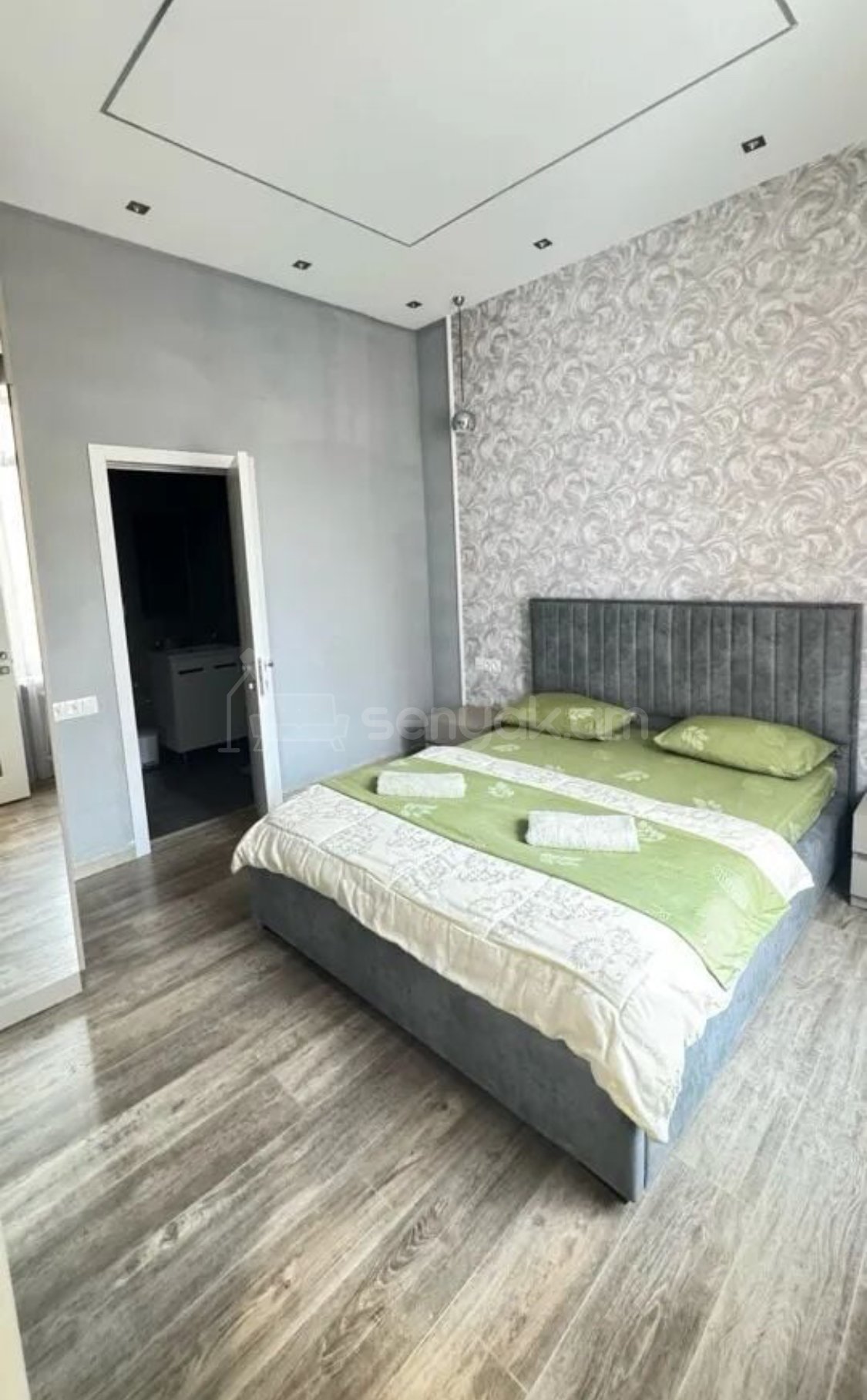 3 Սենյականոց Բնակարան Քարե Շենքում, 90քմ, 3/4 հարկ, Դիզայներական Վերանորոգված, Կահավորված