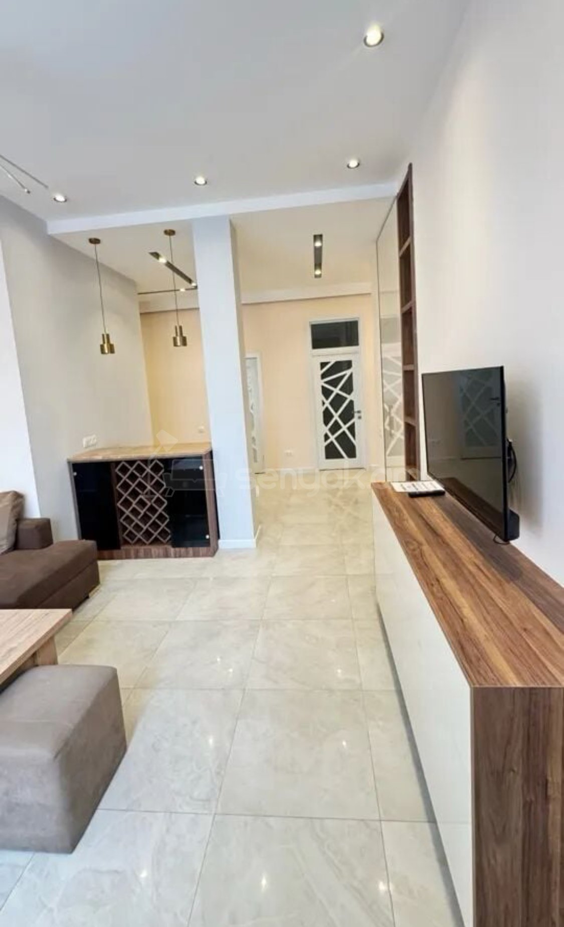 3 Սենյականոց Բնակարան Քարե Շենքում, 90քմ, 3/4 հարկ, Դիզայներական Վերանորոգված, Կահավորված