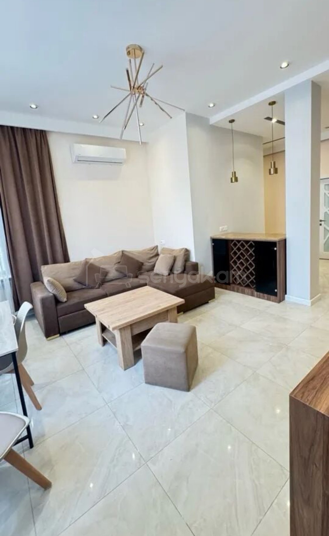 3 Սենյականոց Բնակարան Քարե Շենքում, 90քմ, 3/4 հարկ, Դիզայներական Վերանորոգված, Կահավորված