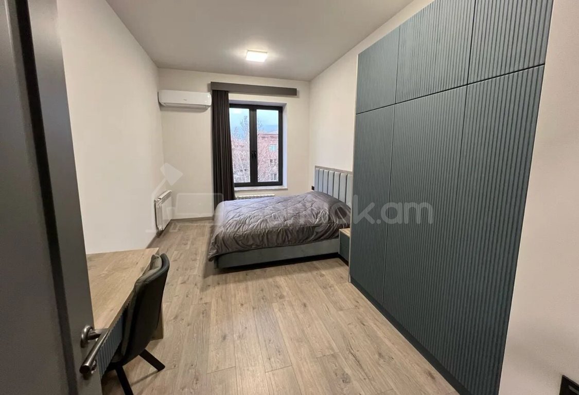 4 Սենյականոց Բնակարան Քարե Շենքում, 97քմ, 4/4 հարկ, Դիզայներական Վերանորոգված, Կահավորված