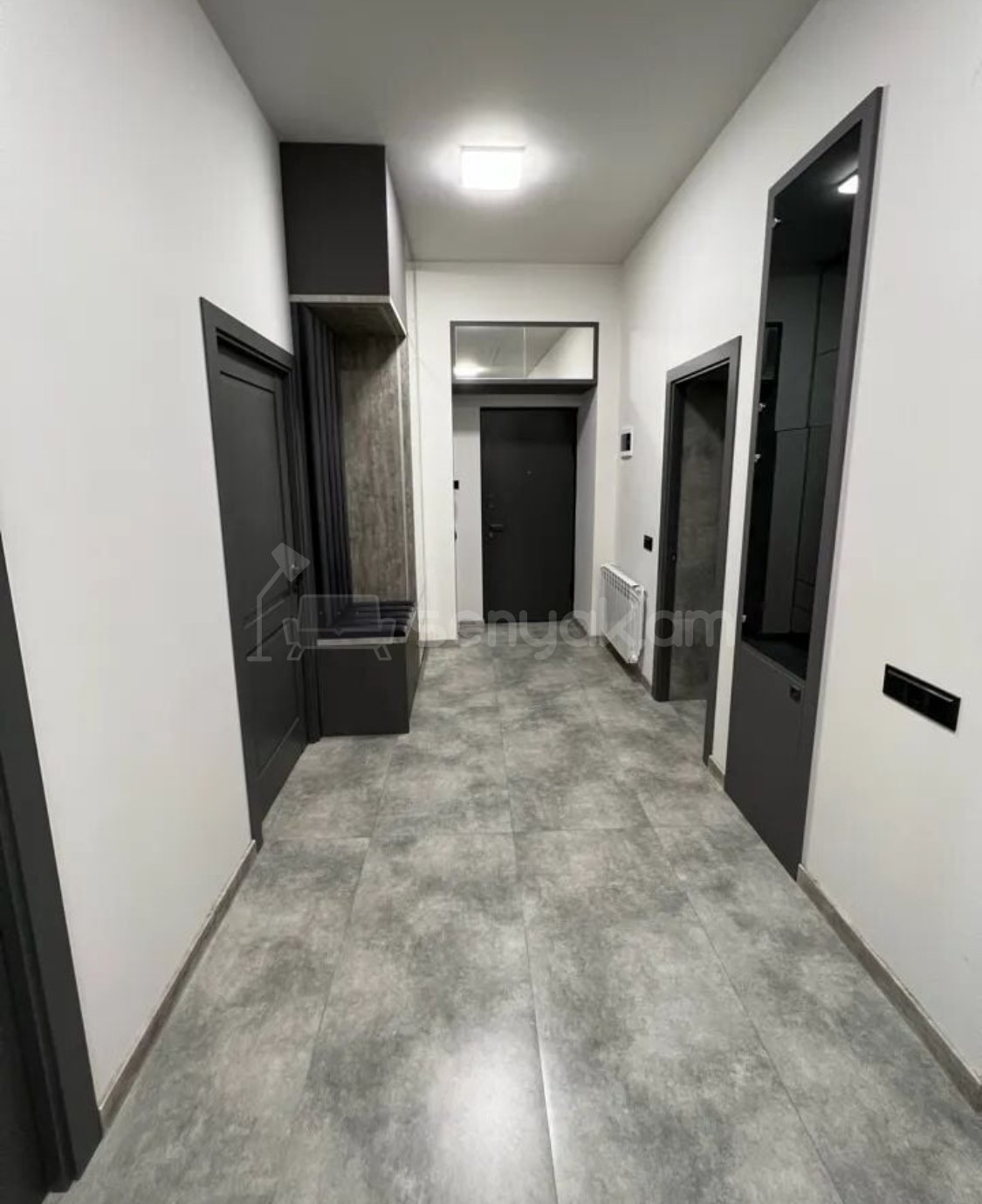 4 Սենյականոց Բնակարան Քարե Շենքում, 97քմ, 4/4 հարկ, Դիզայներական Վերանորոգված, Կահավորված