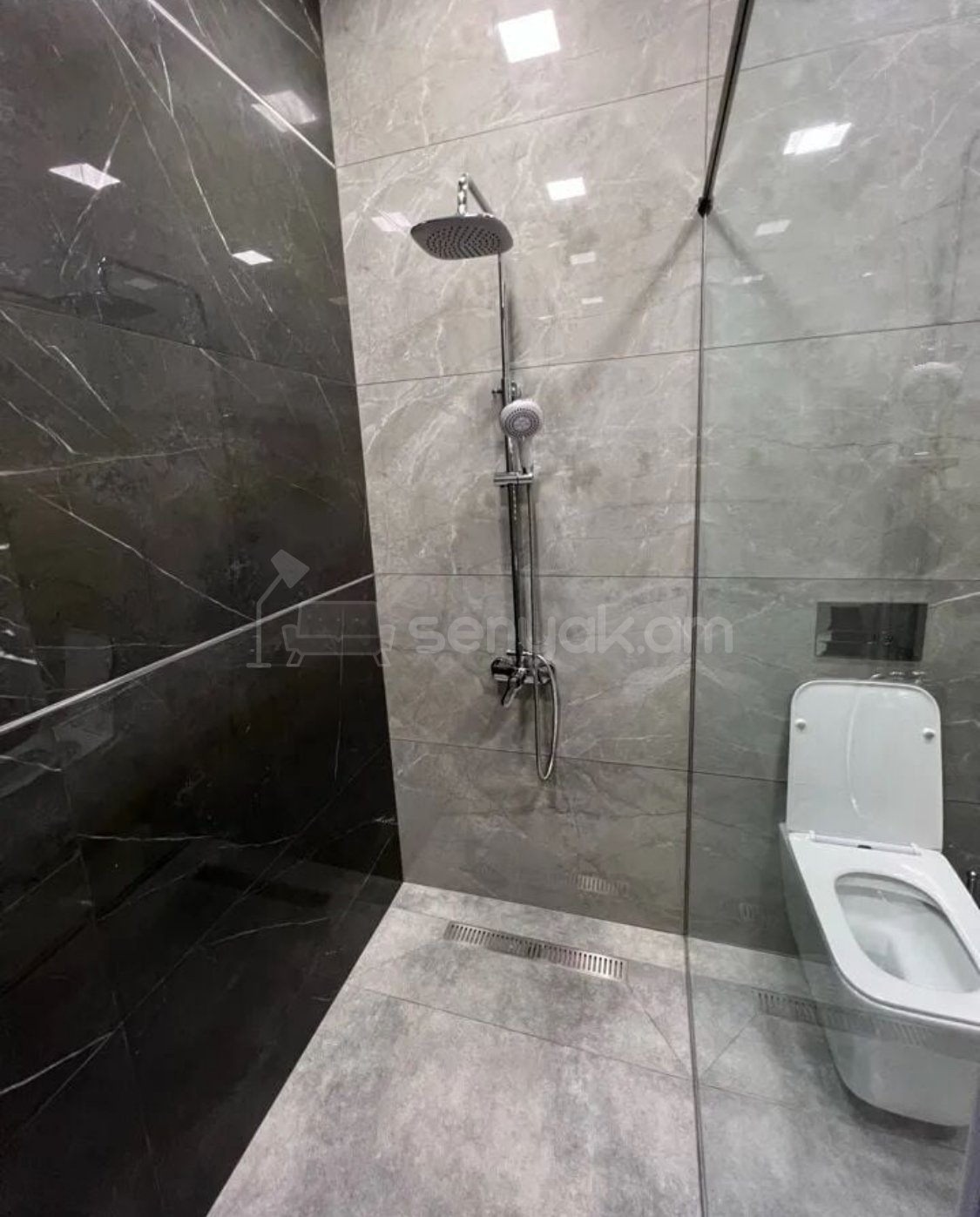 4 Սենյականոց Բնակարան Քարե Շենքում, 97քմ, 4/4 հարկ, Դիզայներական Վերանորոգված, Կահավորված