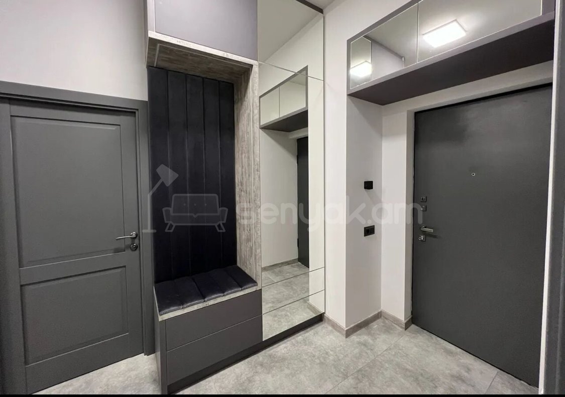 4 Սենյականոց Բնակարան Քարե Շենքում, 97քմ, 4/4 հարկ, Դիզայներական Վերանորոգված, Կահավորված