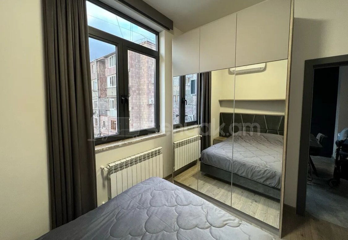 4 Սենյականոց Բնակարան Քարե Շենքում, 97քմ, 4/4 հարկ, Դիզայներական Վերանորոգված, Կահավորված