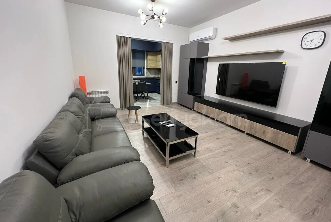 4 Սենյականոց Բնակարան Քարե Շենքում, 97քմ, 4/4 հարկ, Դիզայներական Վերանորոգված, Կահավորված