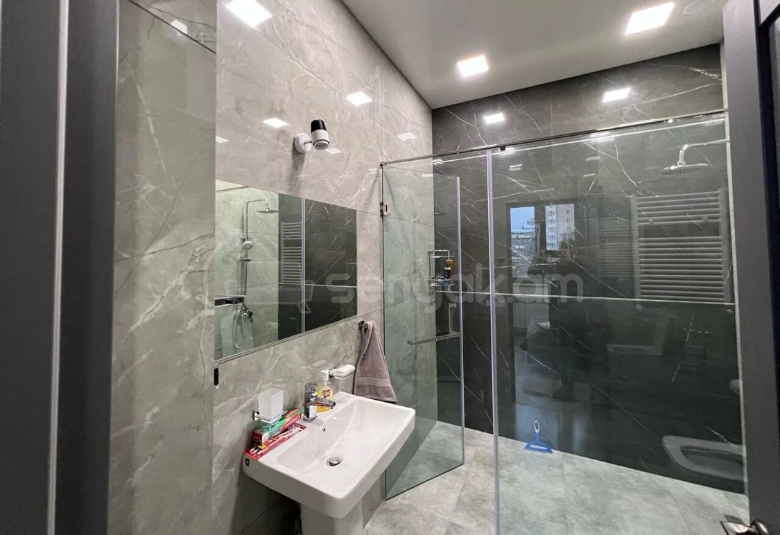 4 Սենյականոց Բնակարան Քարե Շենքում, 97քմ, 4/4 հարկ, Դիզայներական Վերանորոգված, Կահավորված