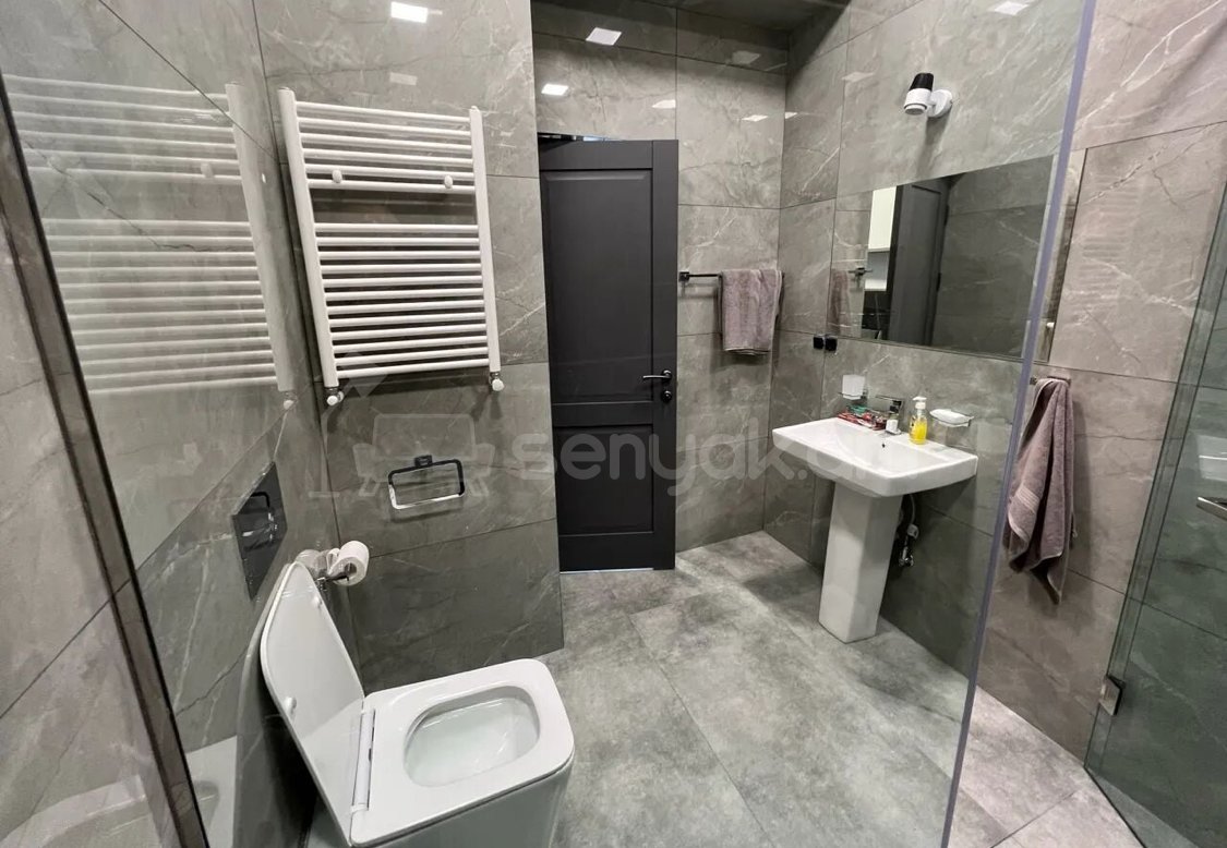 4 Սենյականոց Բնակարան Քարե Շենքում, 97քմ, 4/4 հարկ, Դիզայներական Վերանորոգված, Կահավորված