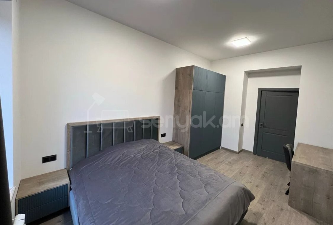 4 Սենյականոց Բնակարան Քարե Շենքում, 97քմ, 4/4 հարկ, Դիզայներական Վերանորոգված, Կահավորված