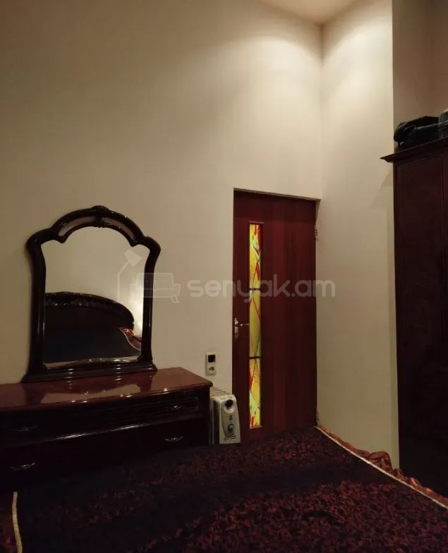 6 Սենյականոց Բնակարան Քարե Շենքում, 89քմ, 2/4 հարկ, Կապիտալ Վերանորոգված