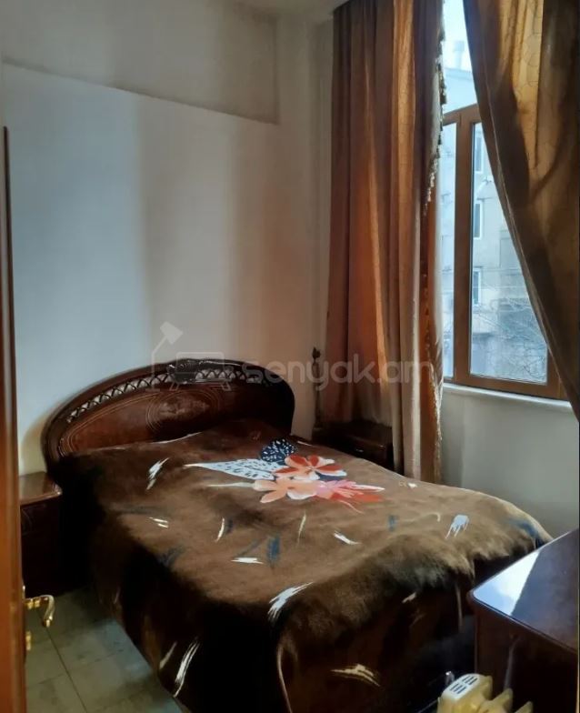 6 Սենյականոց Բնակարան Քարե Շենքում, 89քմ, 2/4 հարկ, Կապիտալ Վերանորոգված