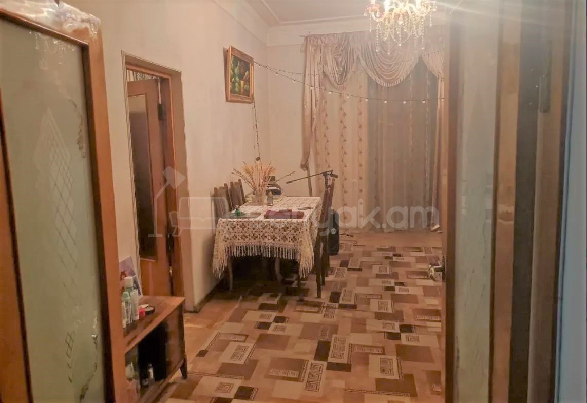 2 Սենյականոց Բնակարան Քարե Շենքում, 79քմ, 3/4 հարկ, Պետական Վիճակում