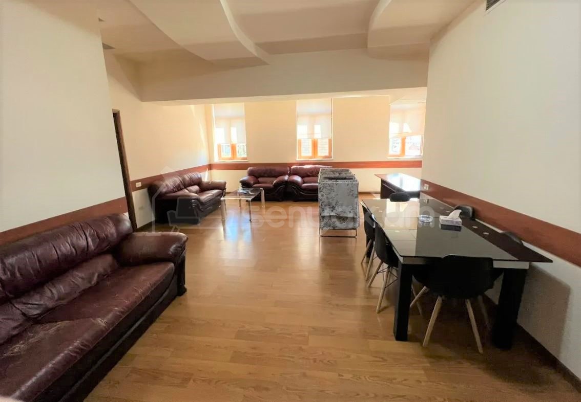 3 Սենյականոց Բնակարան Քարե Շենքում, 68քմ, 4/6 հարկ, Կապիտալ Վերանորոգված