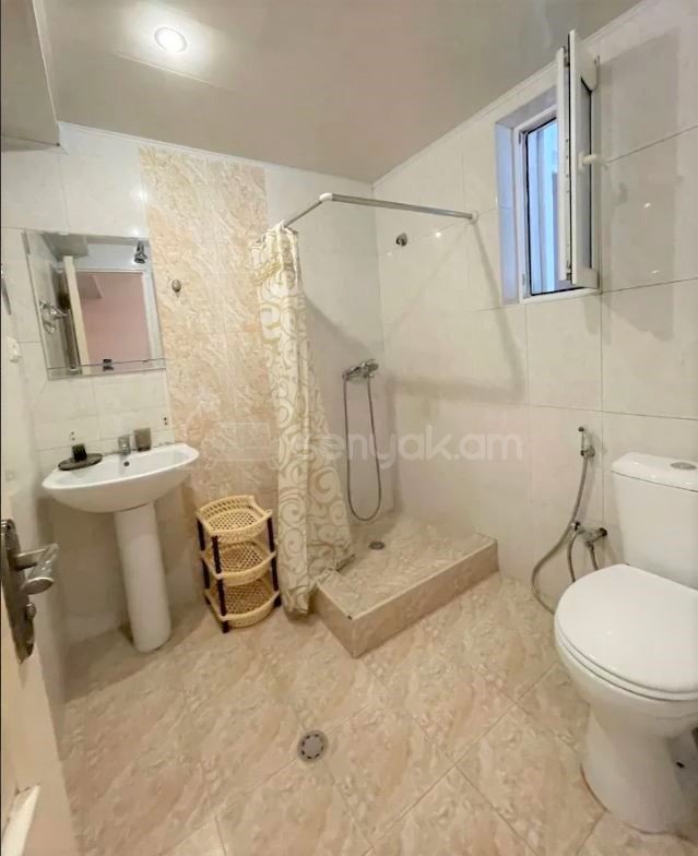 3 Սենյականոց Սեփական Տուն, 80քմ, Նորմալ Վիճակում, Կահավորված, Ավտոտնակով