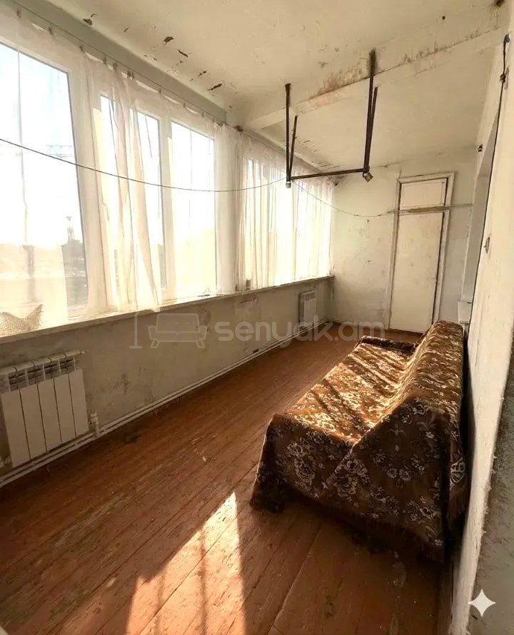 3 Սենյականոց Բնակարան Քարե Շենքում, 78քմ, 4/5 հարկ, Պետական Վիճակում