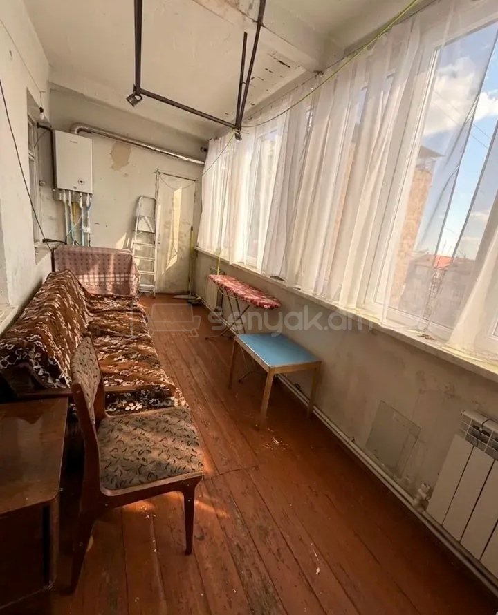 3 Սենյականոց Բնակարան Քարե Շենքում, 78քմ, 4/5 հարկ, Պետական Վիճակում