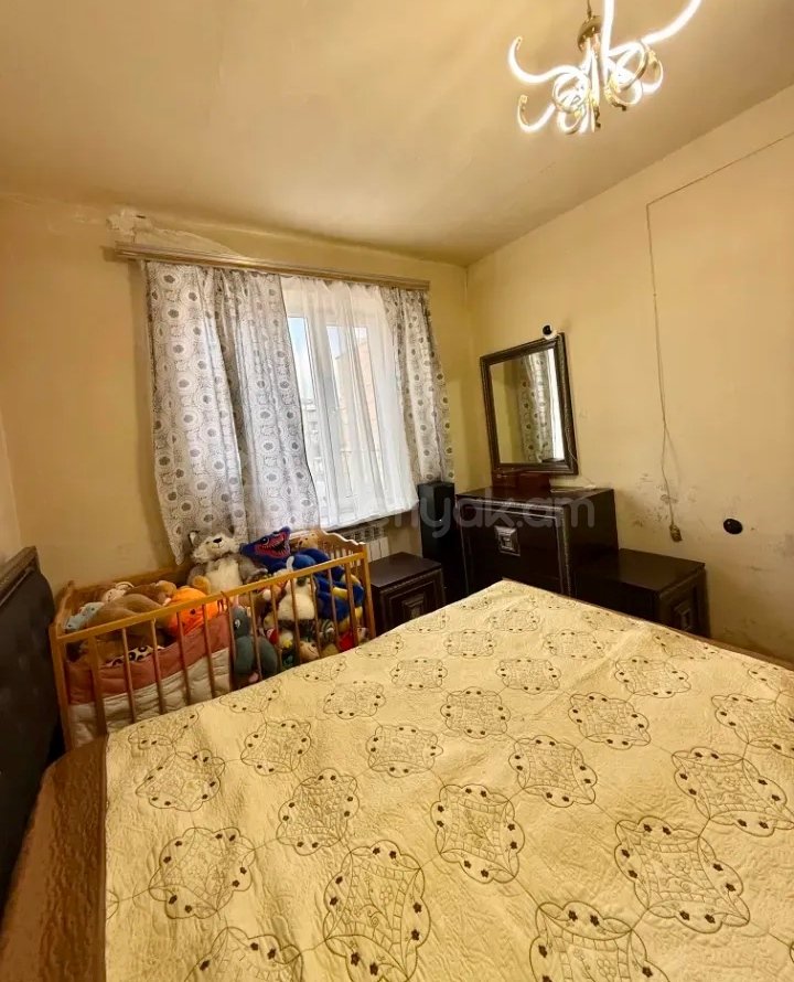 3 Սենյականոց Բնակարան Քարե Շենքում, 78քմ, 4/5 հարկ, Պետական Վիճակում