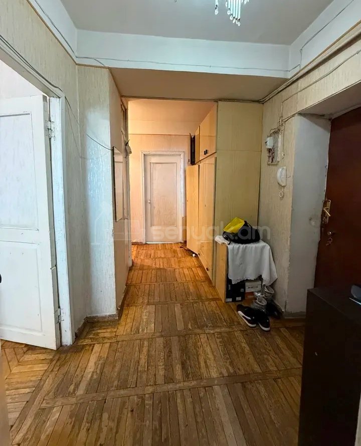 3 Սենյականոց Բնակարան Քարե Շենքում, 78քմ, 4/5 հարկ, Պետական Վիճակում