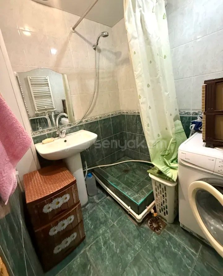 3 Սենյականոց Բնակարան Քարե Շենքում, 78քմ, 4/5 հարկ, Պետական Վիճակում