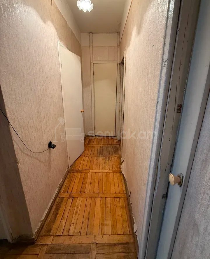 3 Սենյականոց Բնակարան Քարե Շենքում, 78քմ, 4/5 հարկ, Պետական Վիճակում