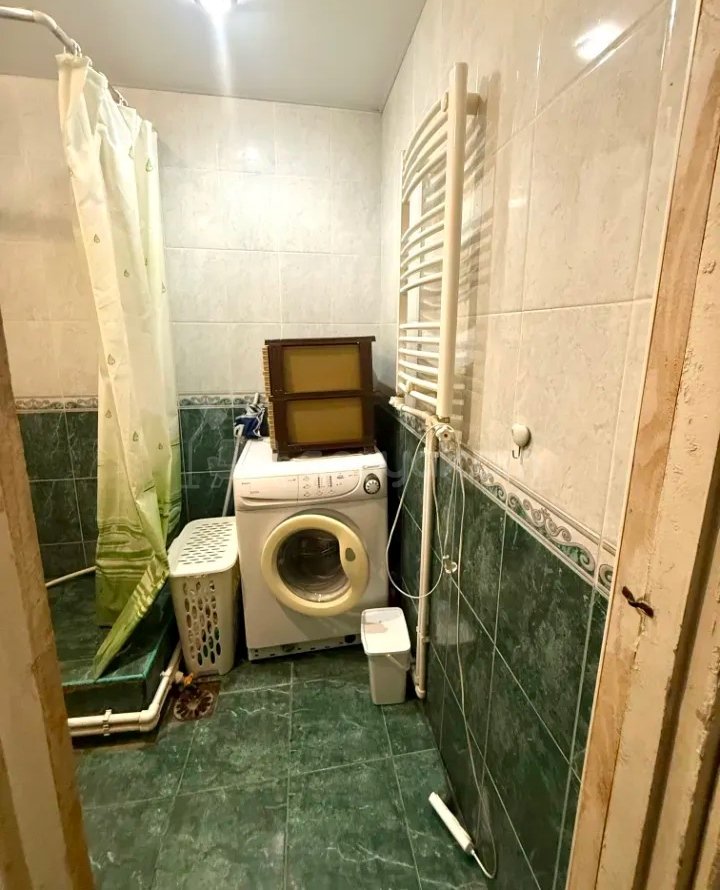 3 Սենյականոց Բնակարան Քարե Շենքում, 78քմ, 4/5 հարկ, Պետական Վիճակում