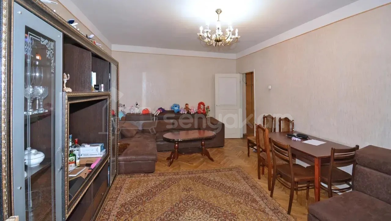 3 Սենյականոց Բնակարան Քարե Շենքում, 78քմ, 4/5 հարկ, Պետական Վիճակում