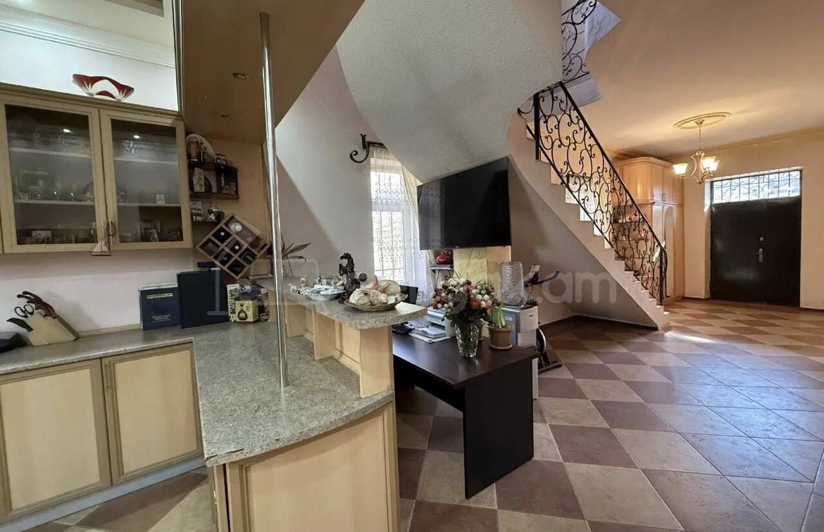 5 Սենյականոց Սեփական Տուն, 340քմ, Կապիտալ Վերանորոգված, Ավտոտնակով