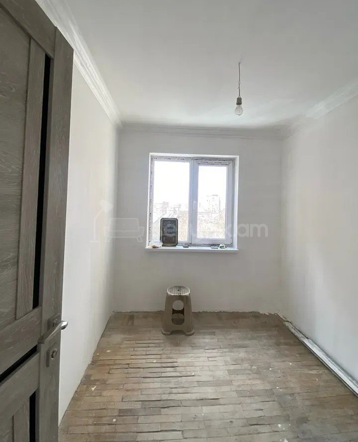 1 Սենյականոց Բնակարան, 36քմ, 4/4 հարկ, Կապիտալ Վերանորոգված