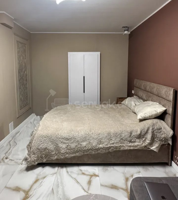 1 Սենյականոց Բնակարան Քարե Շենքում, 38քմ, 1/5 հարկ, Նորմալ Վիճակում, Կահավորված