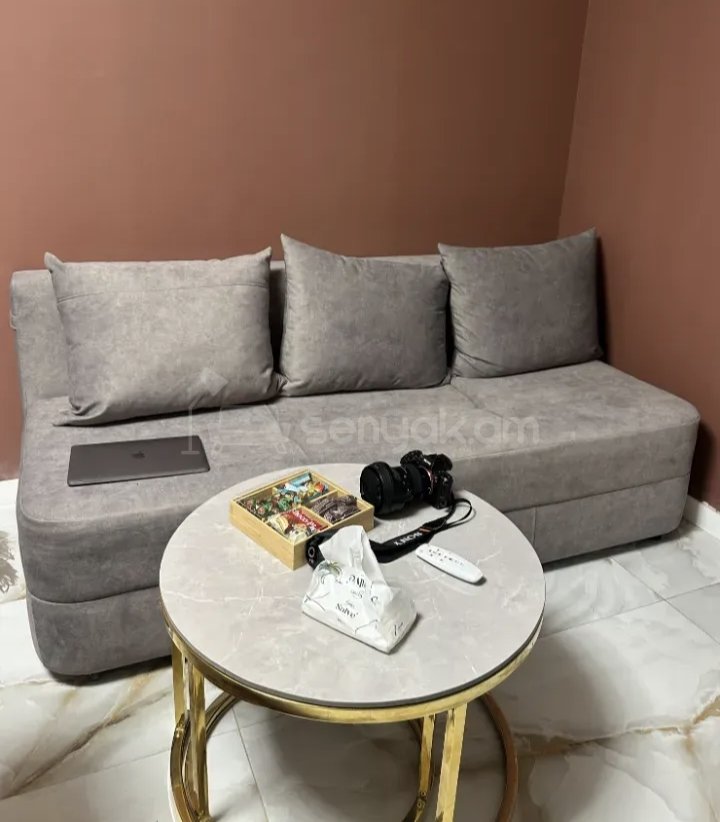 1 Սենյականոց Բնակարան Քարե Շենքում, 38քմ, 1/5 հարկ, Նորմալ Վիճակում, Կահավորված