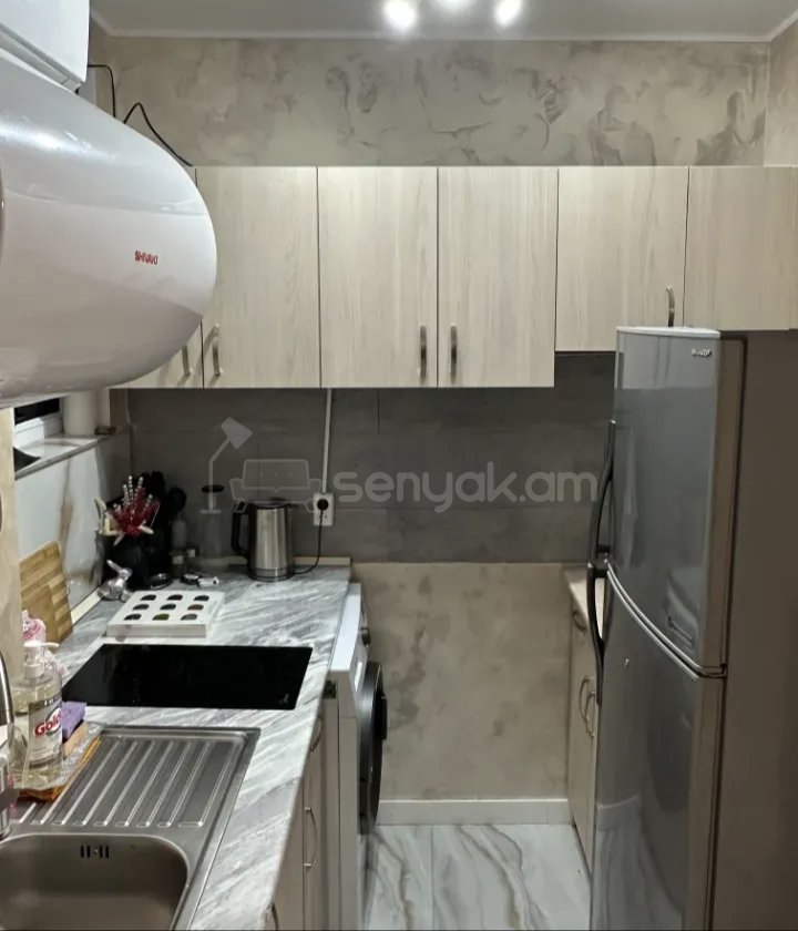 1 Սենյականոց Բնակարան Քարե Շենքում, 38քմ, 1/5 հարկ, Նորմալ Վիճակում, Կահավորված