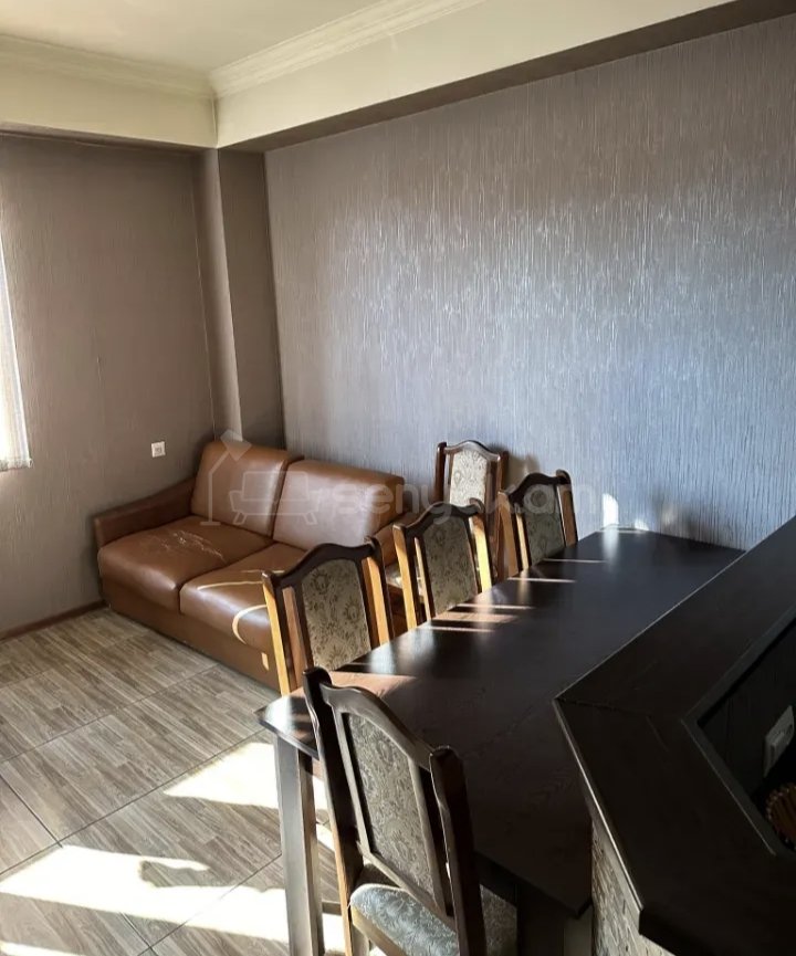 2 Սենյականոց Բնակարան Քարե Շենքում, 68քմ, 4/5 հարկ, Կապիտալ Վերանորոգված, Կահավորված